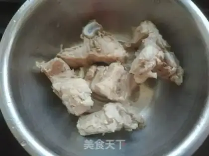 Make Four seasons of bean roasted ribs step 3