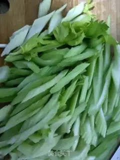 Make Celery fried tofu step 0