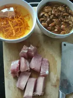 Make Three fungus mushroom soup step 1