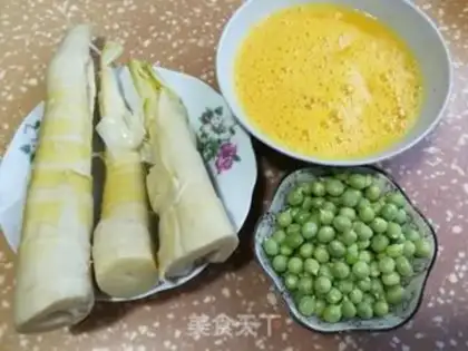 Make Spring bean egg noodles step 0
