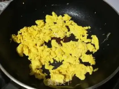Make Spring bean egg noodles step 3