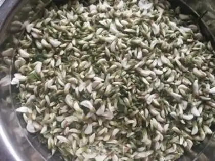 Make The storage of the flowers step 1