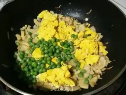 Make Spring bean egg noodles step 5
