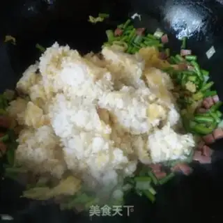Make Garlic chili rice step 3