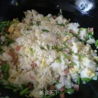Make Garlic chili rice step 4