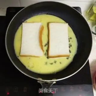 Make Egg toast step 3