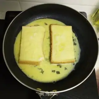 Make Egg toast step 4