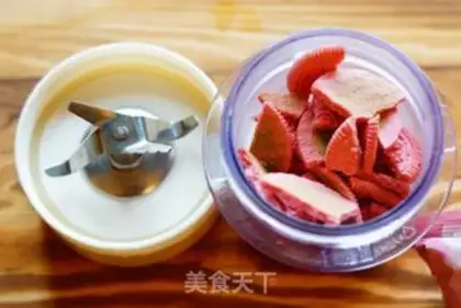 Make Strawberry cherry mousse cake step 2