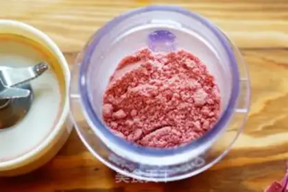 Make Strawberry cherry mousse cake step 3