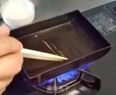 Make Japanese egg rolls step 1