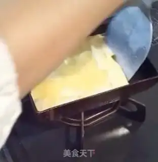 Make Japanese egg rolls step 3