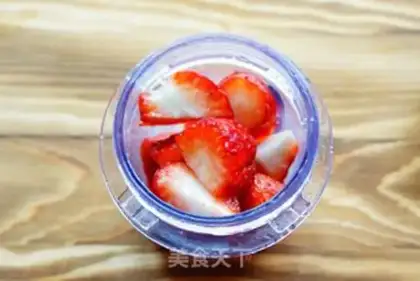 Make Strawberry cherry mousse cake step 7