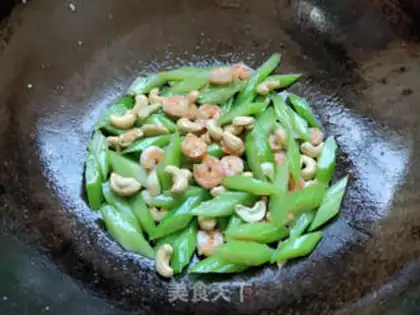 Make Celtic shrimp for cashew step 8