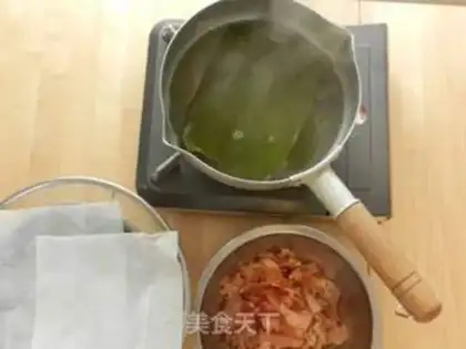 Make Japanese soup step 1
