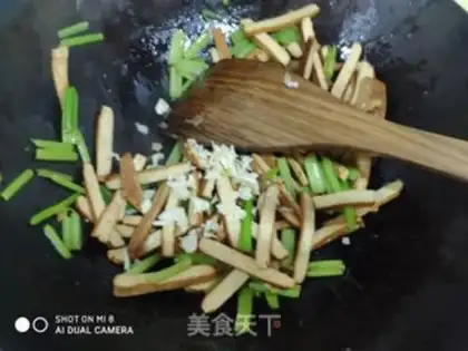 Make Celery fried beans step 5