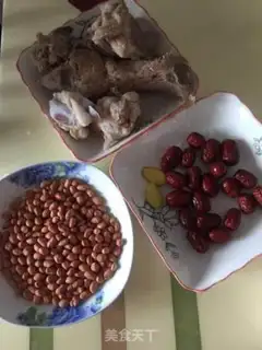 Make Bones and peanut soup step 1