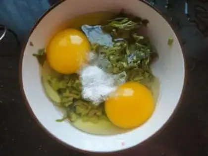 Make Eggs from the fragrance stand step 6