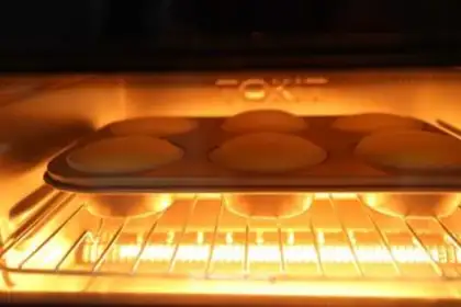 Make SpongeBob Cupcake step 9