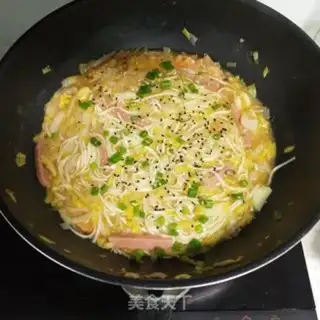 Make Shrimp doll noodles step 4