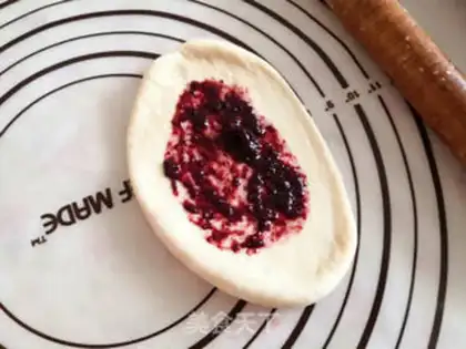 Make Blueberry jam bread step 3