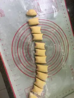 Make Pumpkin buns step 4
