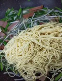 Make Spooned ham noodles step 6