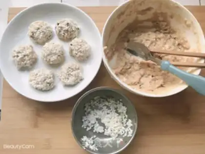 Make The rice ball step 2