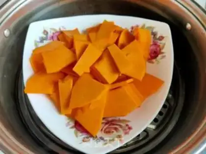 Make Pumpkin rolls step 1