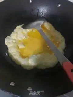 Make Tomato fried eggs step 1