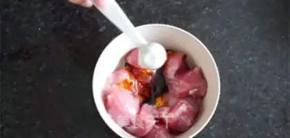 Make Hong Kong-style mushrooms and sausages step 1