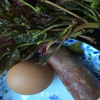 Make Weed sausage and egg fried rice step 1