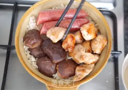 Make Hong Kong-style mushrooms and sausages step 5