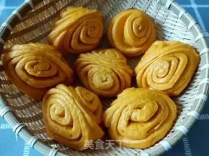 Make Pumpkin rolls step 19