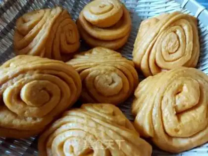 Make Pumpkin rolls step 21