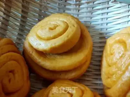 Make Pumpkin rolls step 22