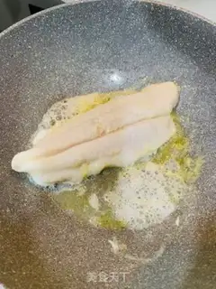Make Onion spicy dragonfish step 2