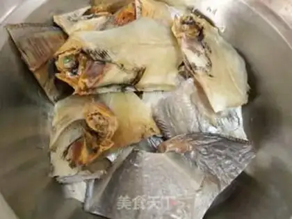 Make Onion fried fish step 0