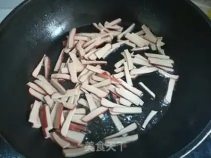 Make Cream pepper fried eggs step 1