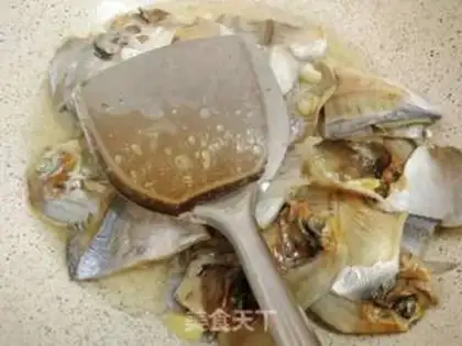 Make Onion fried fish step 5