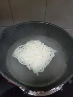 Make Black pepper sausages for urn noodles step 3