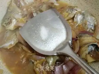 Make Onion fried fish step 8