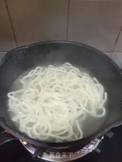 Make Black pepper sausages for urn noodles step 4