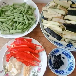 Make Garlic beans, cheese and beans step 0