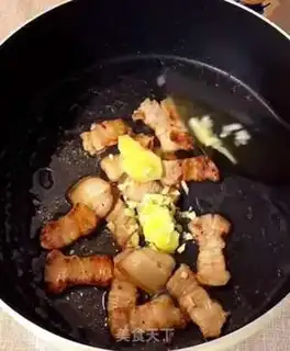 Make Korean pickle tofu soup step 1