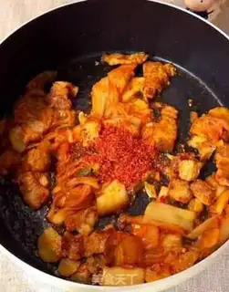 Make Korean pickle tofu soup step 2