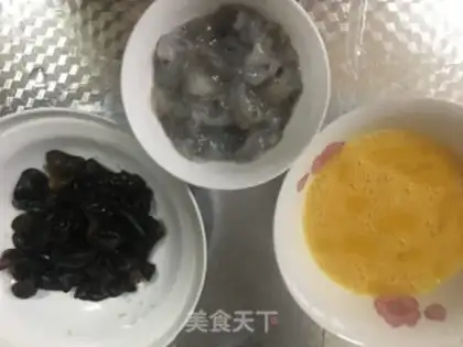 Make Eggs and wooden shrimp step 1