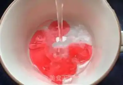 Make Milk strawberries step 1