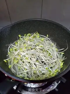 Make A fragrance with soybean sprouts step 1