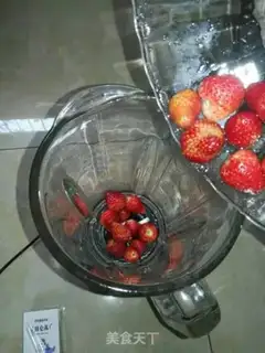 Make Strawberry shakes step 5