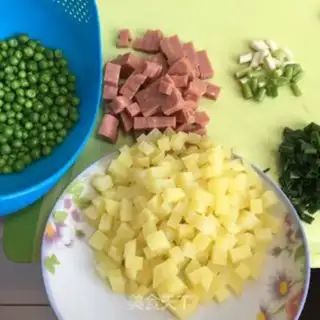 Make Peas with ham and potatoes step 0